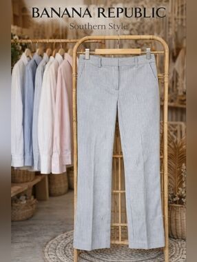 Banana Republic Women's Blue & White Pinstripe Straight-Leg Pants Size 8